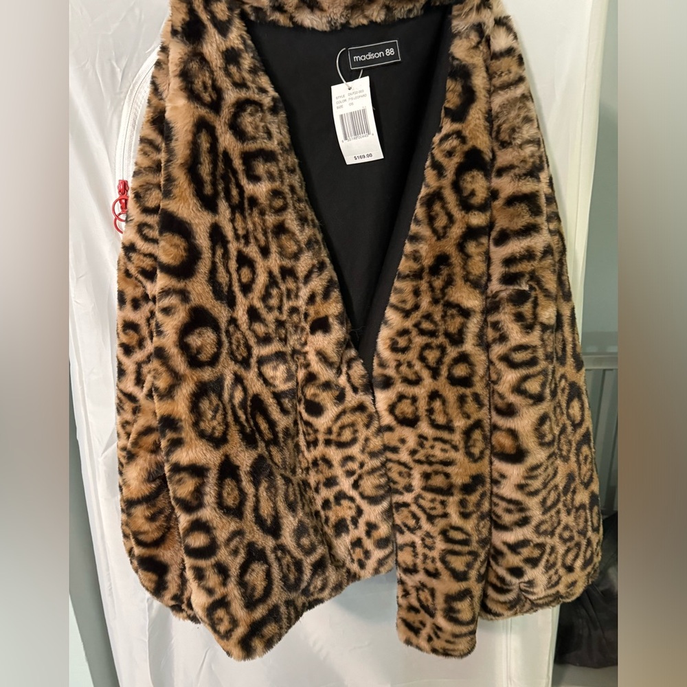 A leopard one size “shawl“